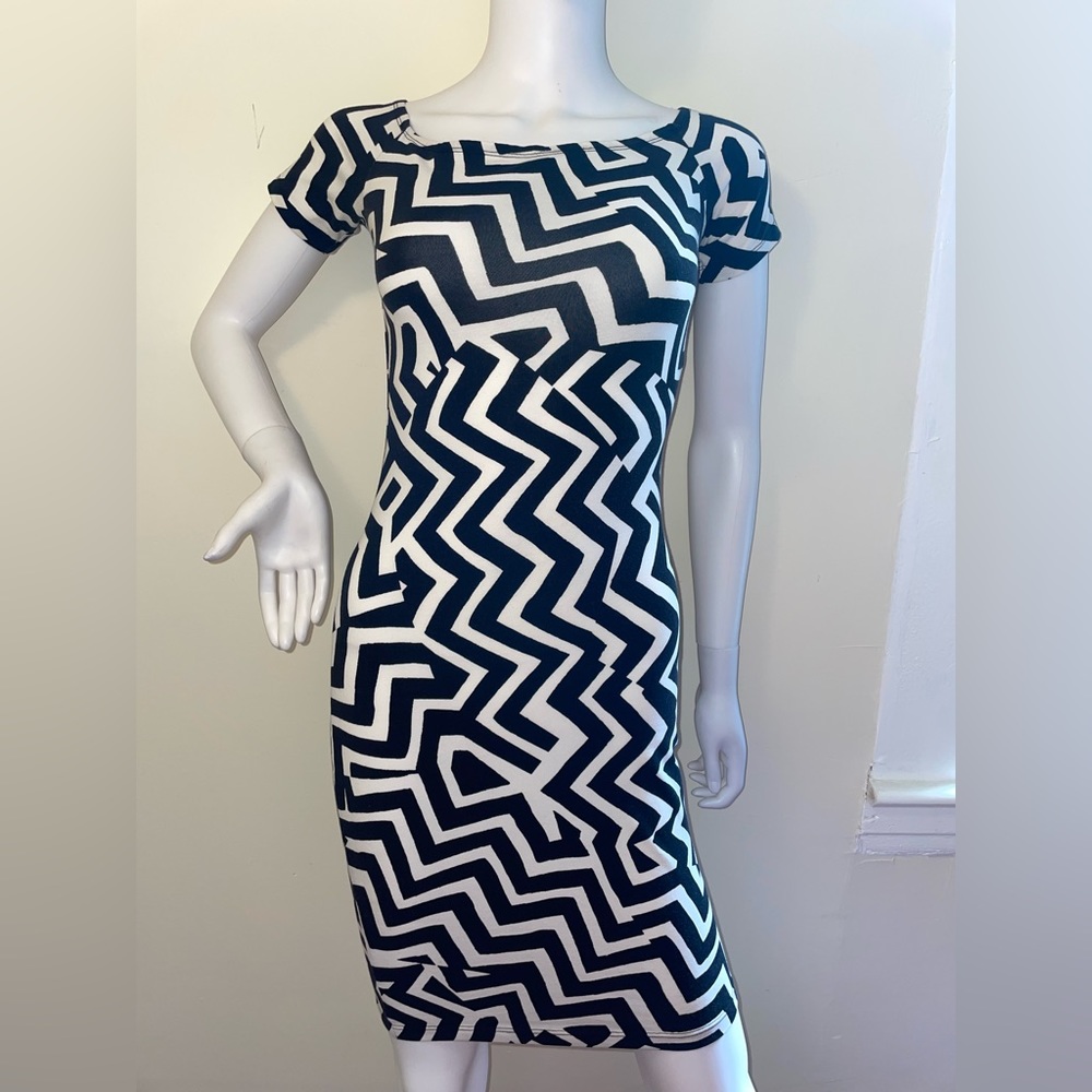 H&M MIDI Short Sleeve Dress Black/White Geometric Detailed Pattern Small